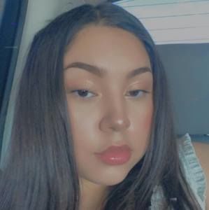 Meet your Posher, Alejandra